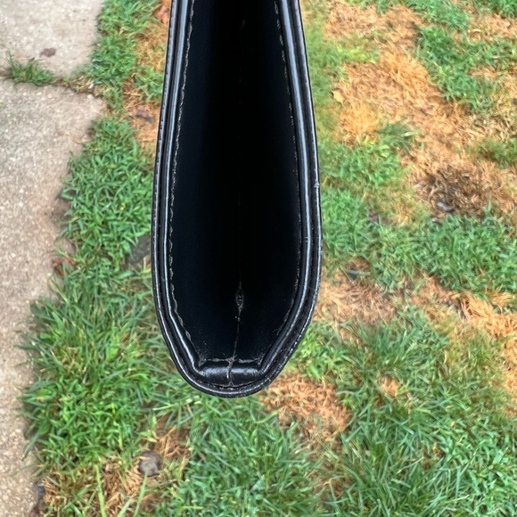 ECU black Authentic Louis Vuitton Saint Tropez EPI SMOKE FREE NO ODORS - Picture 4 of 8